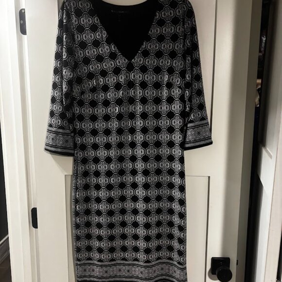 Medium Dress from Whitehouse Black Market - Picture 3 of 8